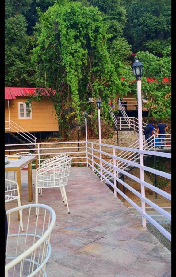 Aamod At Shoghi Luxury Cottage Resort ชิมลา ภายนอก รูปภาพ