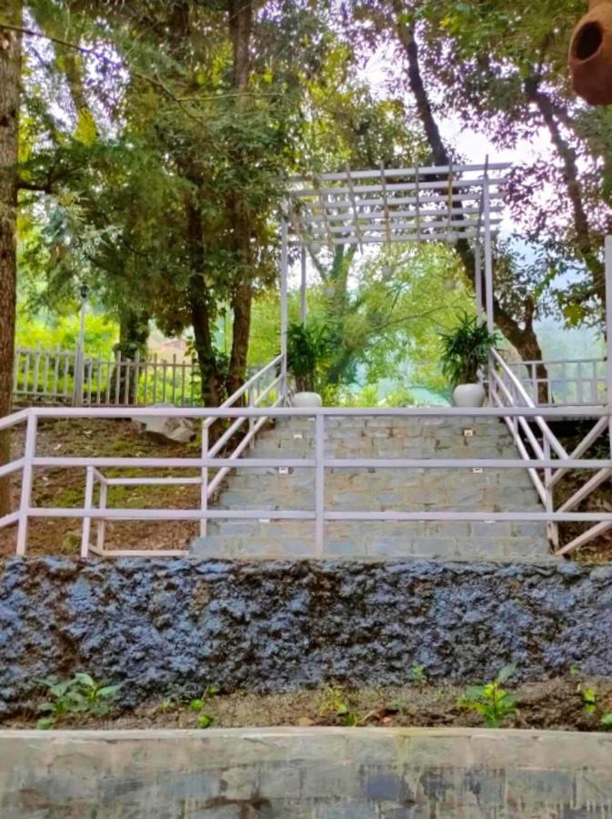 Aamod At Shoghi Luxury Cottage Resort ชิมลา ภายนอก รูปภาพ