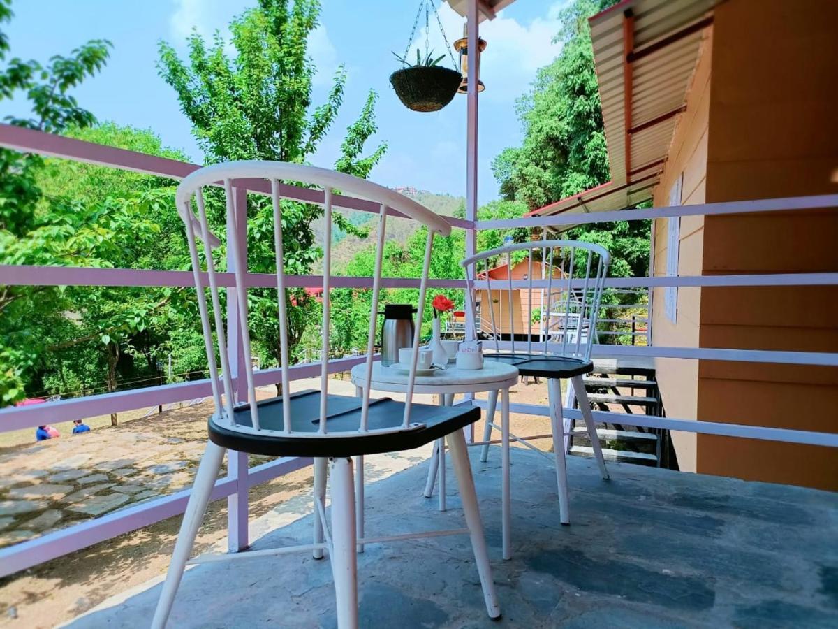 Aamod At Shoghi Luxury Cottage Resort ชิมลา ภายนอก รูปภาพ